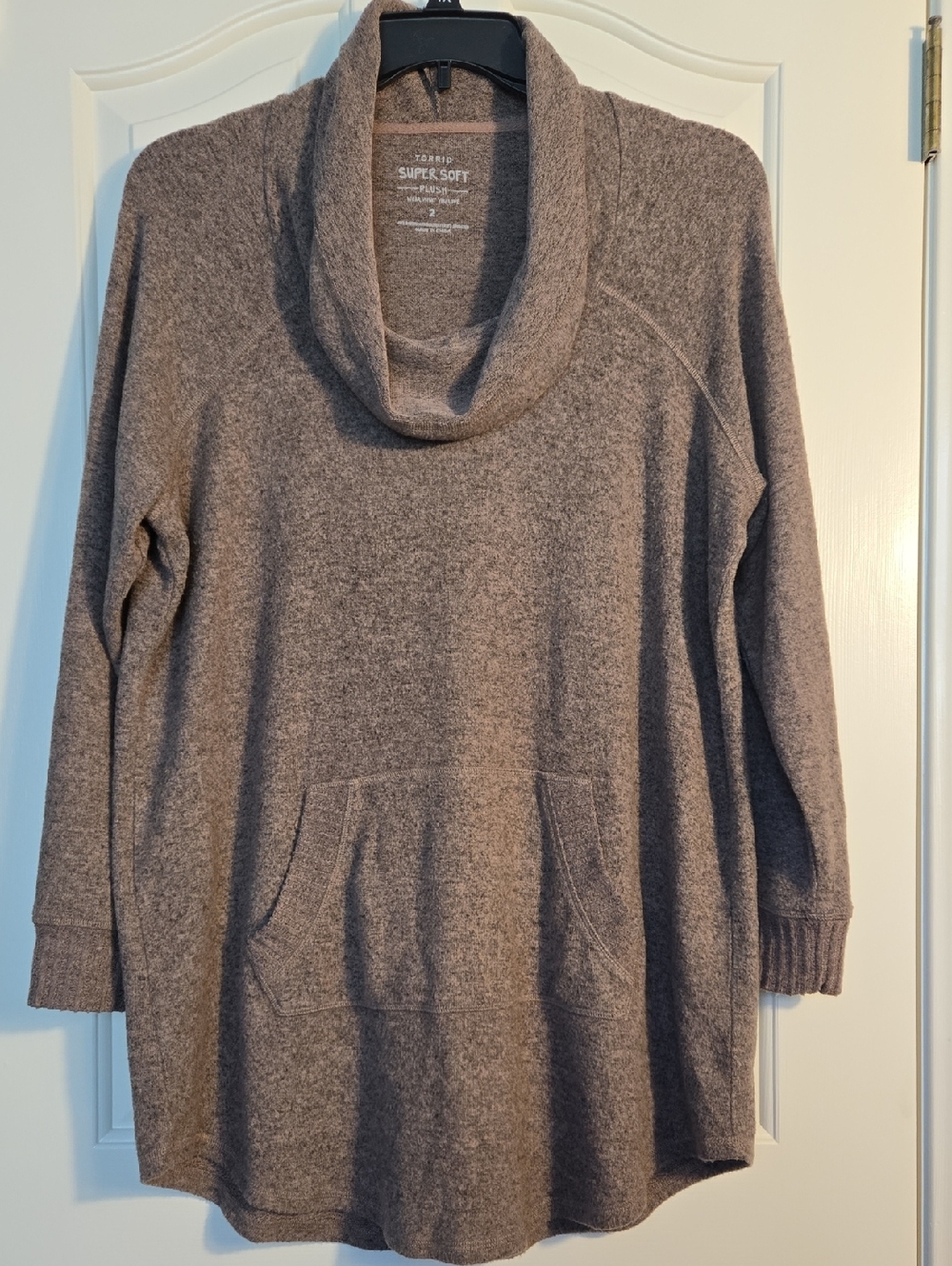 Women's Torrid Super Soft Plush Cowl Neck Sweater with Kangaroo Pocket Sz 2